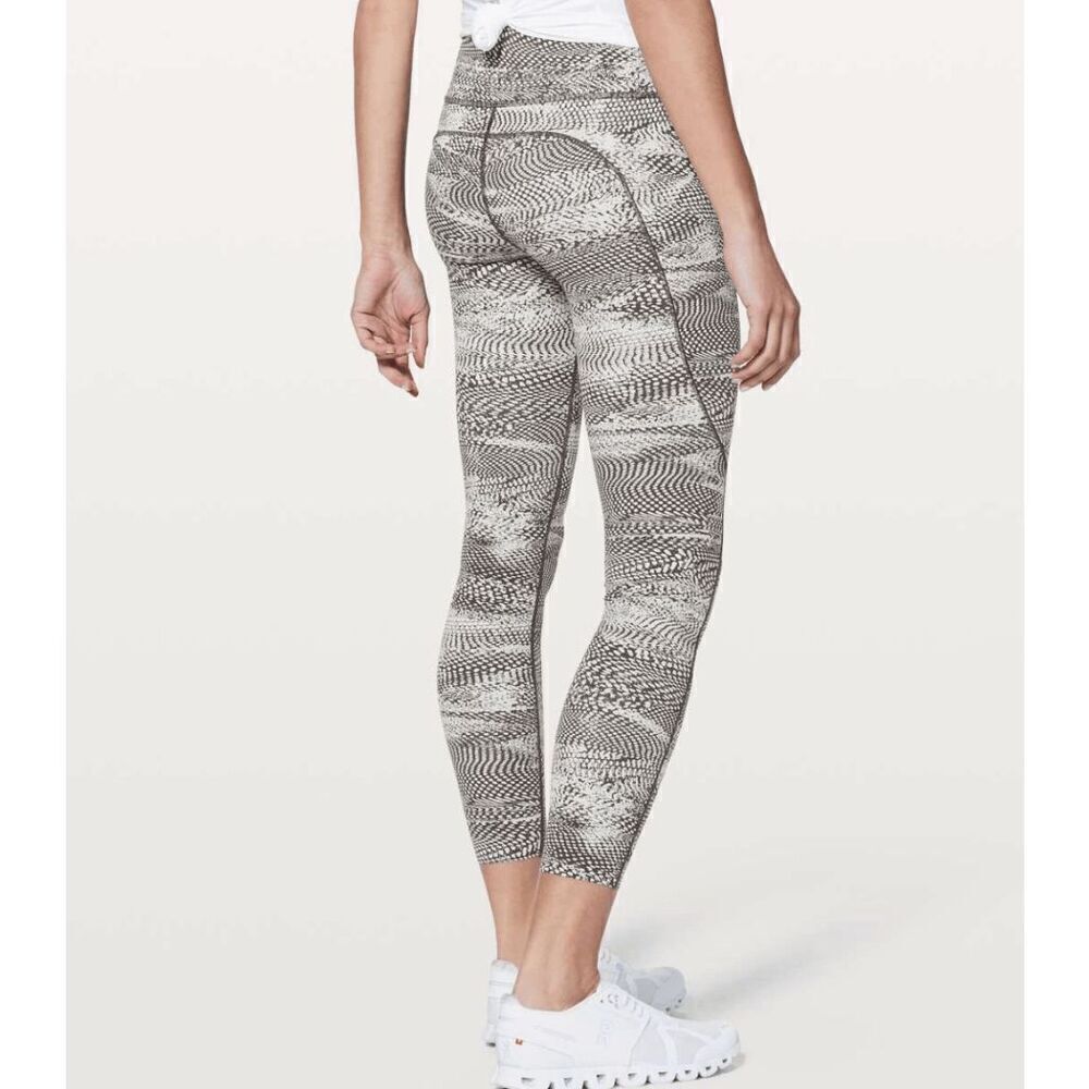 Lululemon Fast & Free 7/8 Tight II Nulux 25" in Swerve Vapor Metal Grey 6​​​​​​ - Picture 2 of 7